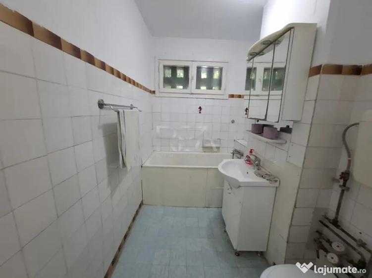 Apartament cu 3 camere semidecomandat în Apusului