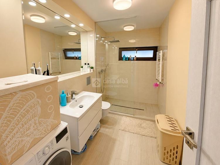 Duplex cu 4 camere cu Canalizare în Bucium