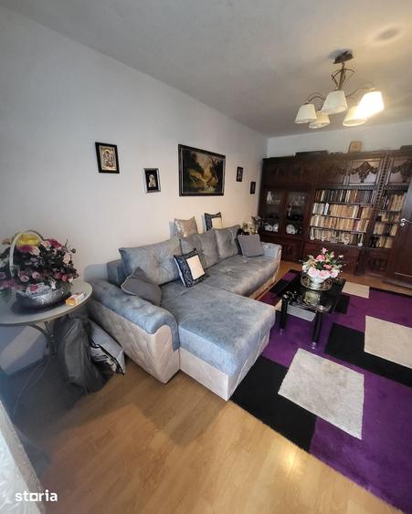 Apartament cu 3 camere decomandat în Republicii