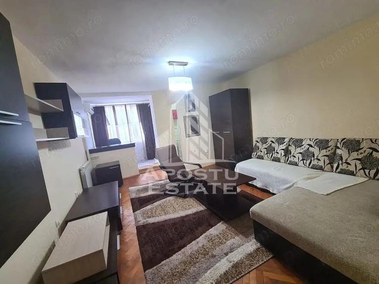 Garsonieră decomandată în Take Ionescu