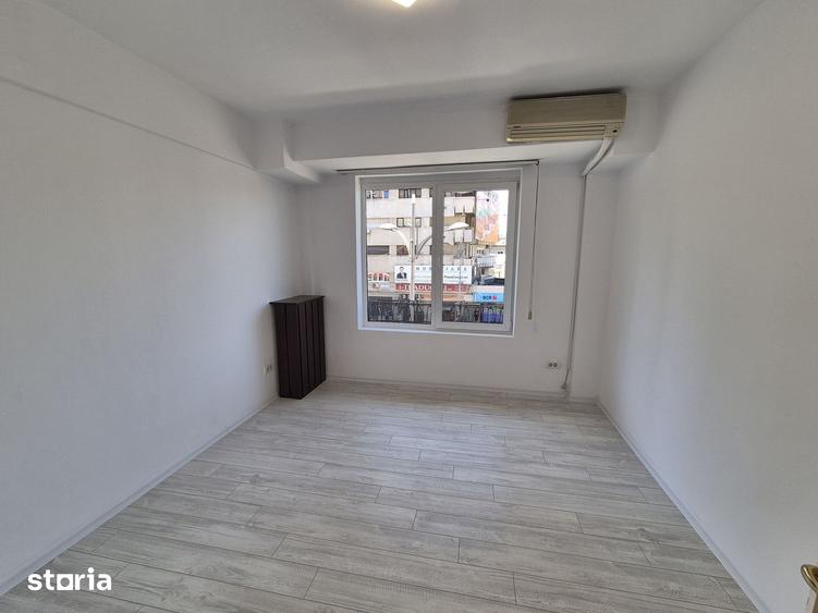 Apartament cu 3 camere decomandat în Romană