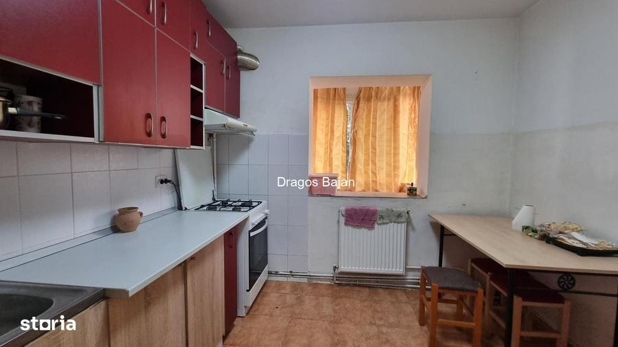 Apartament cu 2 camere decomandat în Central — fotografia 1