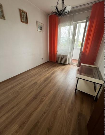 Apartament cu 3 camere decomandat în Mihai Bravu