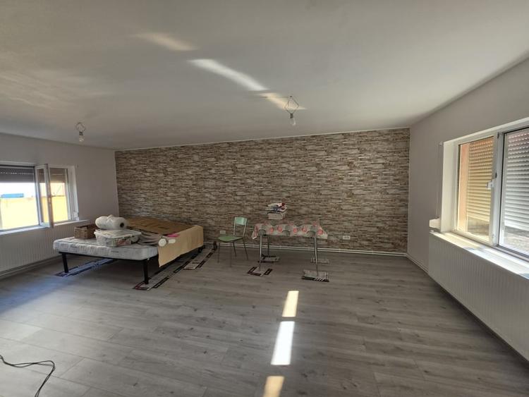 Casă individuală cu 4 camere cu Canalizare în Valu lui Traian