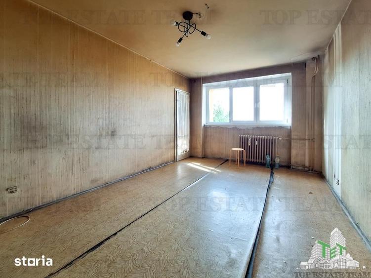 Apartament cu 4 camere decomandat în Colentina