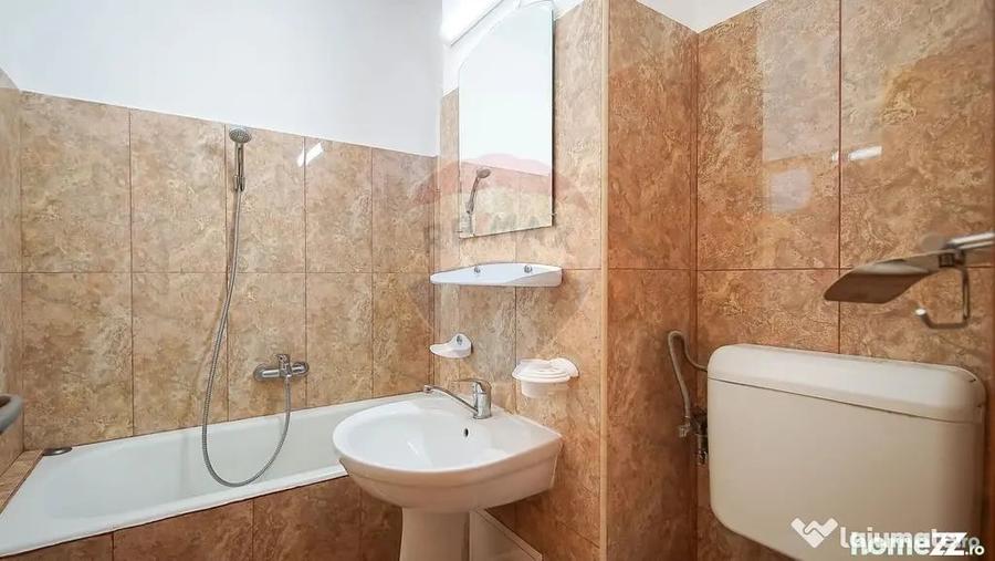 Apartament cu 3 camere semidecomandat în Astra