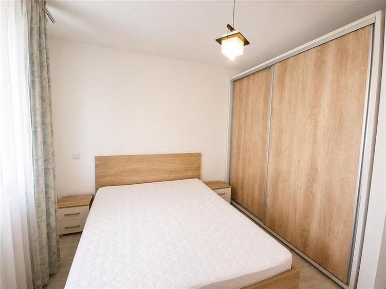Apartament cu 2 camere semidecomandat, mobilat în Tractorul