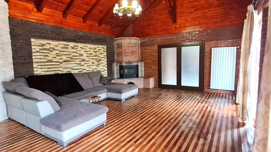 Casă cu Teren 2550 Mp în Central