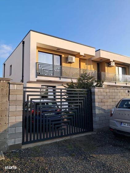 Casă cu 4 camere cu Teren 335 Mp în Dumbrăvița