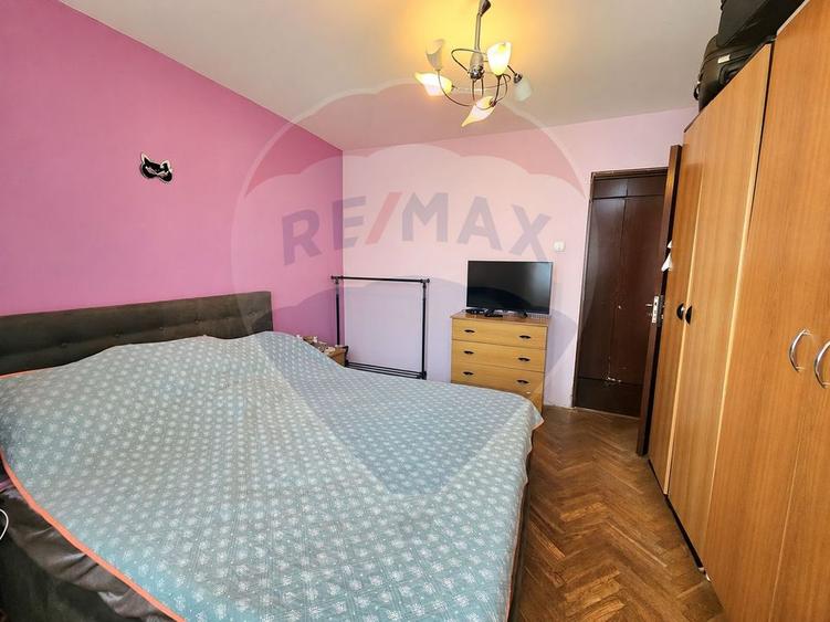 Apartament cu 3 camere decomandat în Casa de Cultură