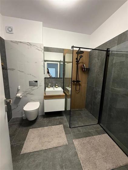 Apartament cu 2 camere decomandat, mobilat în Tractorul