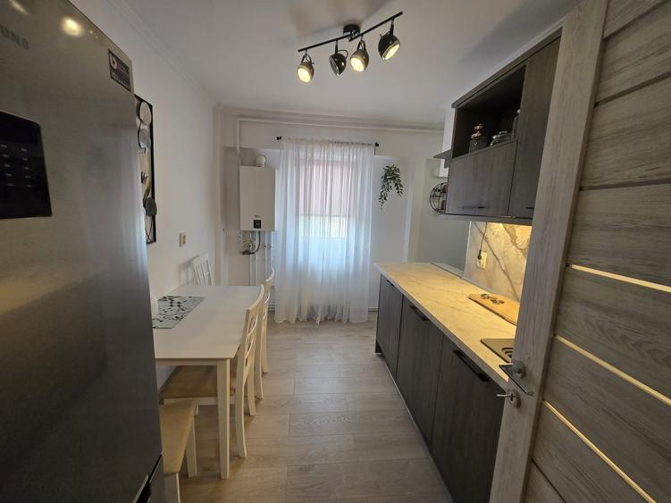 Apartament cu 2 camere decomandat în Central