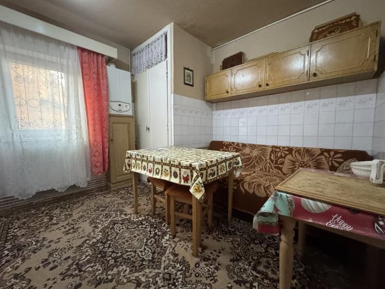 Apartament cu 2 camere semidecomandat, mobilat în Dâmbovița