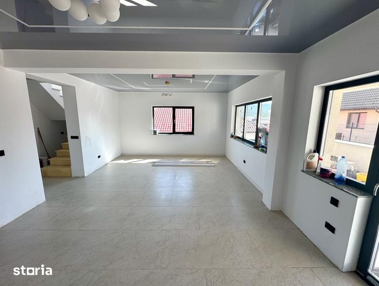 Casă cu 5 camere cu Teren 450 Mp în Bucium