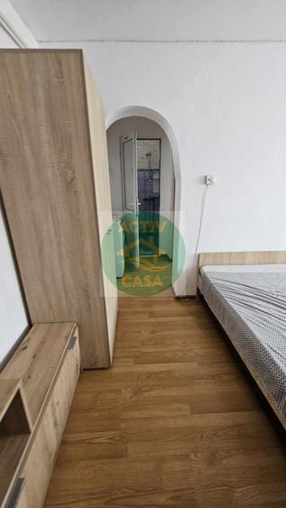 Garsonieră decomandată în Est