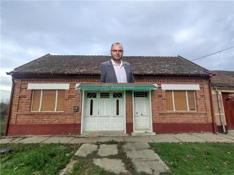Casă individuală cu 7 camere cu Teren 540 Mp în Berliște