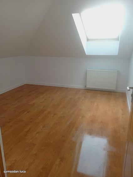 Apartament cu 4 camere decomandat în Florești