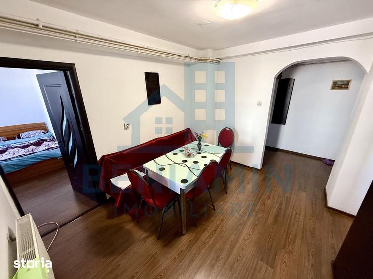 Apartament cu 3 camere decomandat în Craiovița Nouă