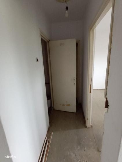 Apartament cu 2 camere semidecomandat în Gorjului