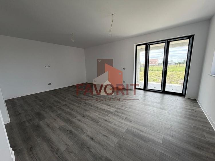 Duplex cu 4 camere cu Canalizare în Săcălaz