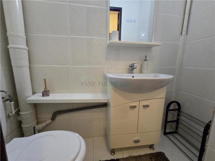 Apartament cu 3 camere decomandat, mobilat în Brâncoveanu