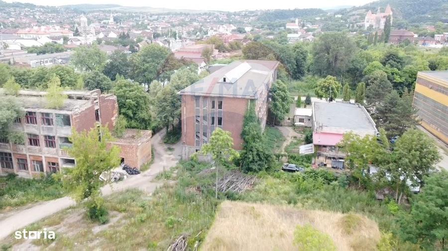 Spațiu comercial, de 8,300 mp, în Răcăștia