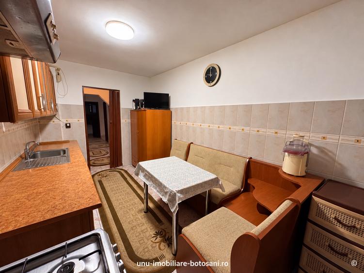 Apartament cu 3 camere decomandat în Central