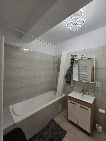 Apartament cu 3 camere decomandat, mobilat în Vest