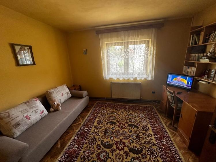Apartament cu 3 camere decomandat, mobilat în Calea București