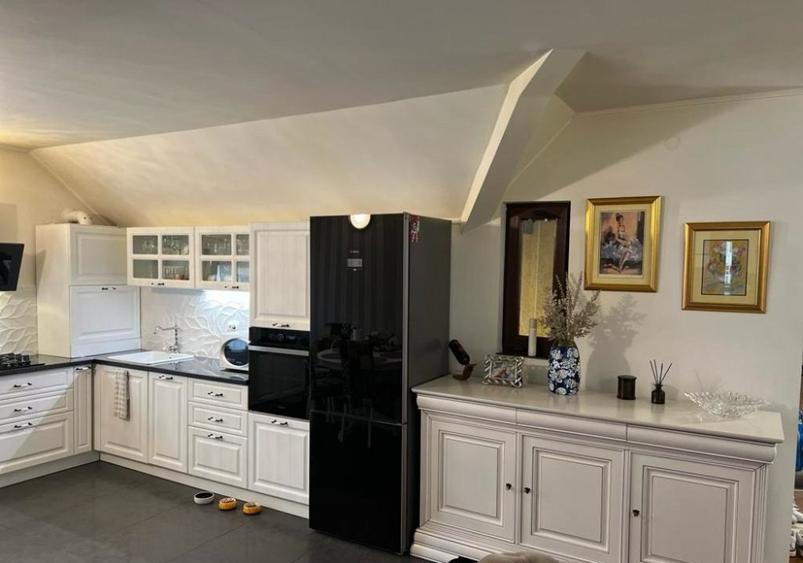 Unirii,Decebal,Apartament 4 camere, sup.130 mp, cu curte de 60 mp. - 2