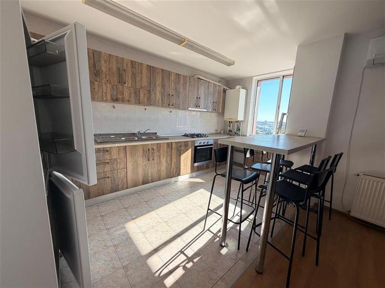 Apartament cu 3 camere semidecomandat, mobilat în Colentina