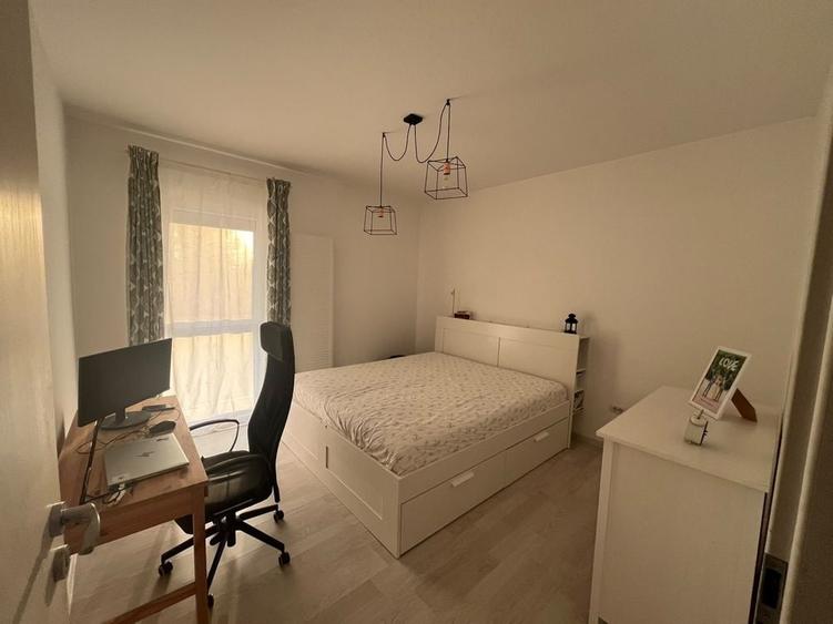 Apartament cu 3 camere semidecomandat în Titan