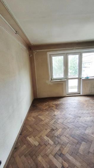 Apartament cu 3 camere semidecomandat în Micro 3