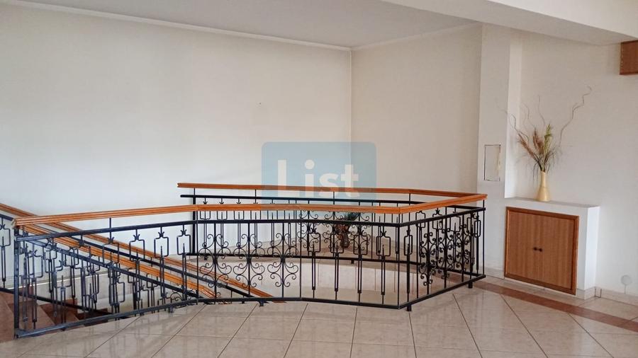 Casă cu 10 camere cu Teren 803 Mp în Mazepa 2