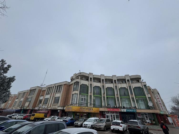 Spațiu comercial, de 247.47999572754 mp, în Dudești
