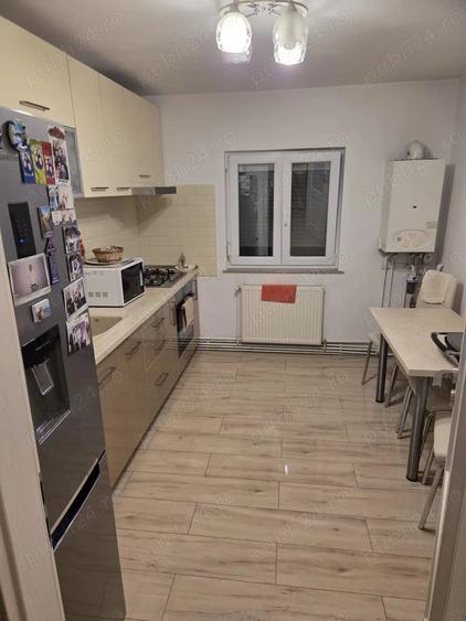 Apartament cu 3 camere decomandat în Lipovei