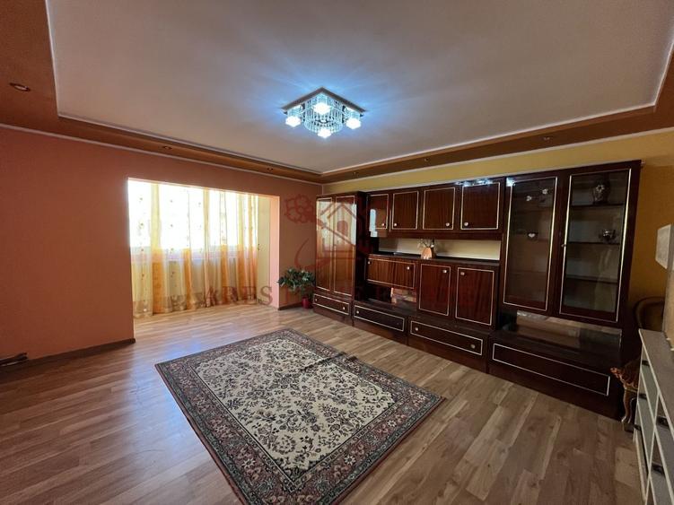Apartament cu 3 camere decomandat în Dâmbovița