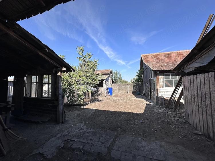 Casă cu Teren 1500 Mp în Apateu