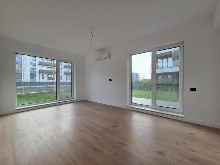 Apartament cu 4 camere decomandat în Titan