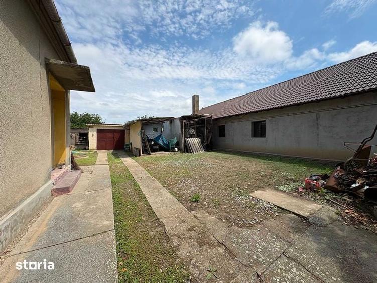 Vand casa din caramida, la strada principala, in Sannicolau Mare - 4