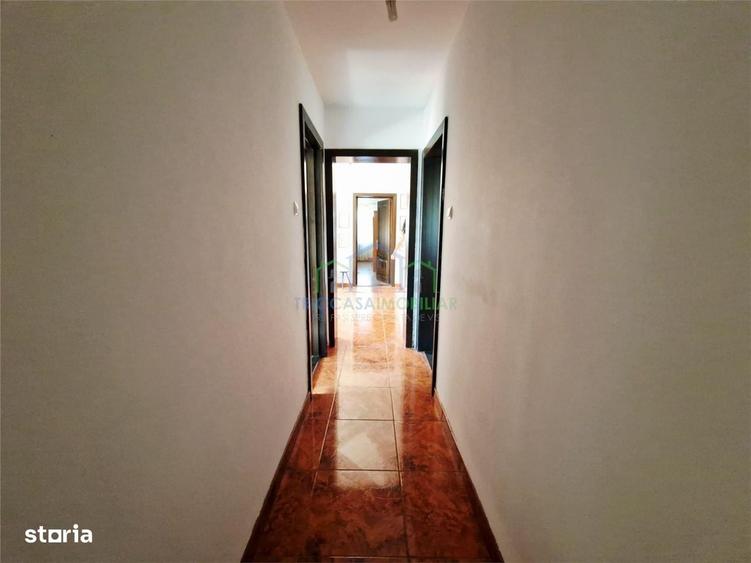 Casă cu 4 camere cu Teren 2936 Mp în Coșoveni