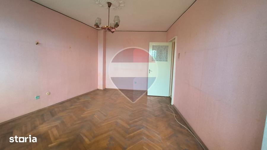Apartament cu 3 camere decomandat în Micro 13