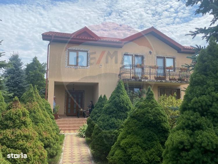 Casă cu 4 camere cu Piscina în Central