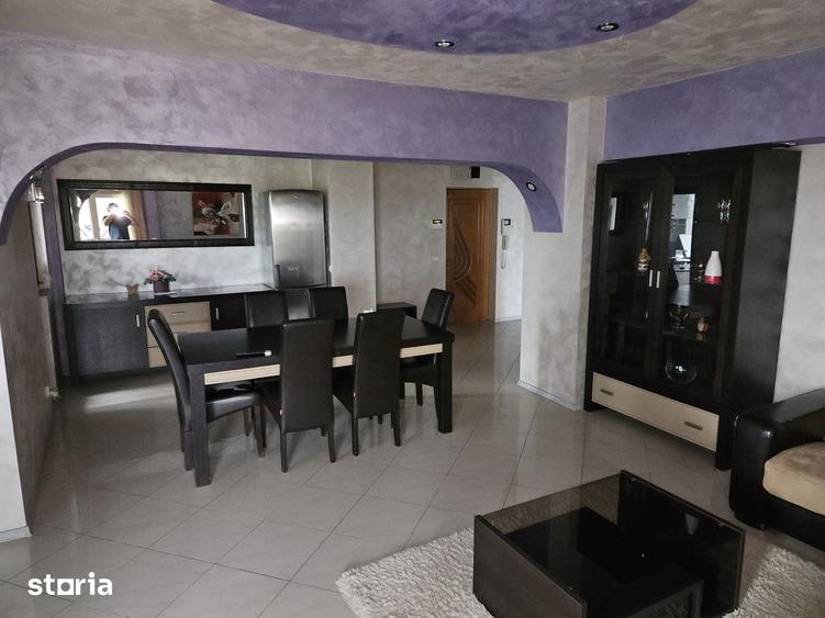 Apartament cu 3 camere decomandat în Calea București