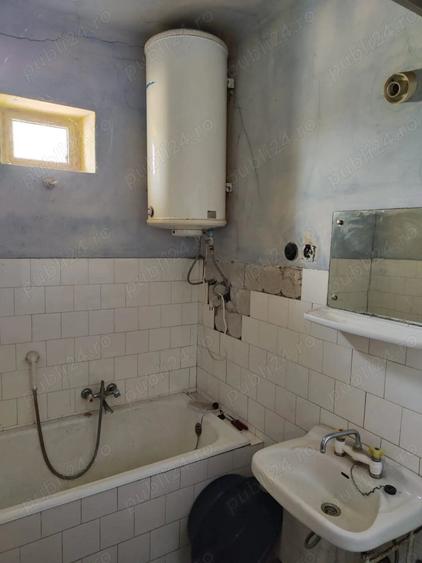 Casă cu 6 camere cu Teren 3277 Mp în Cenad
