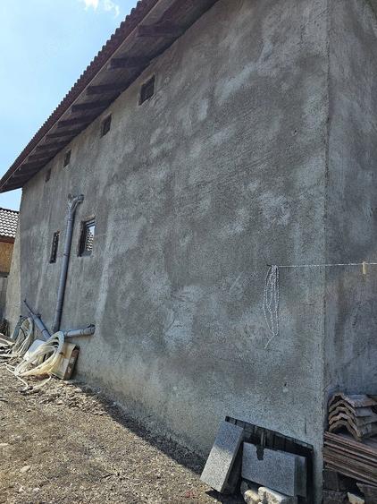 Casă cu Teren 850 Mp în Halânga