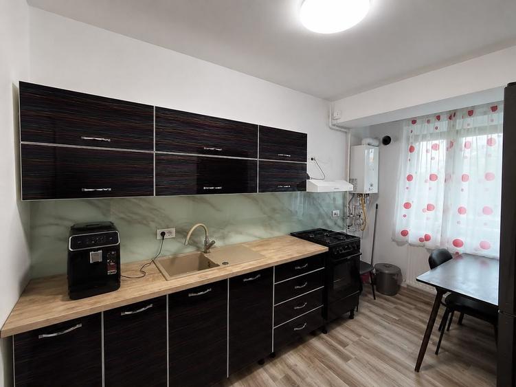 Apartament cu 2 camere decomandat, mobilat în Apărătorii Patriei