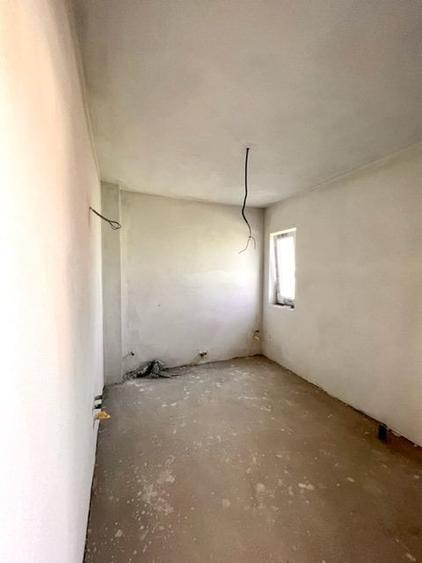 Duplex cu 4 camere cu Canalizare în Est