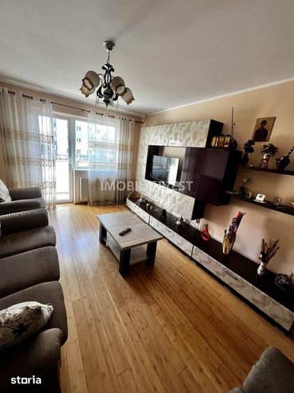 Apartament cu 3 camere în Cetate