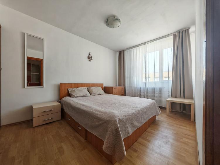 Apartament cu 3 camere semidecomandat în Colentina